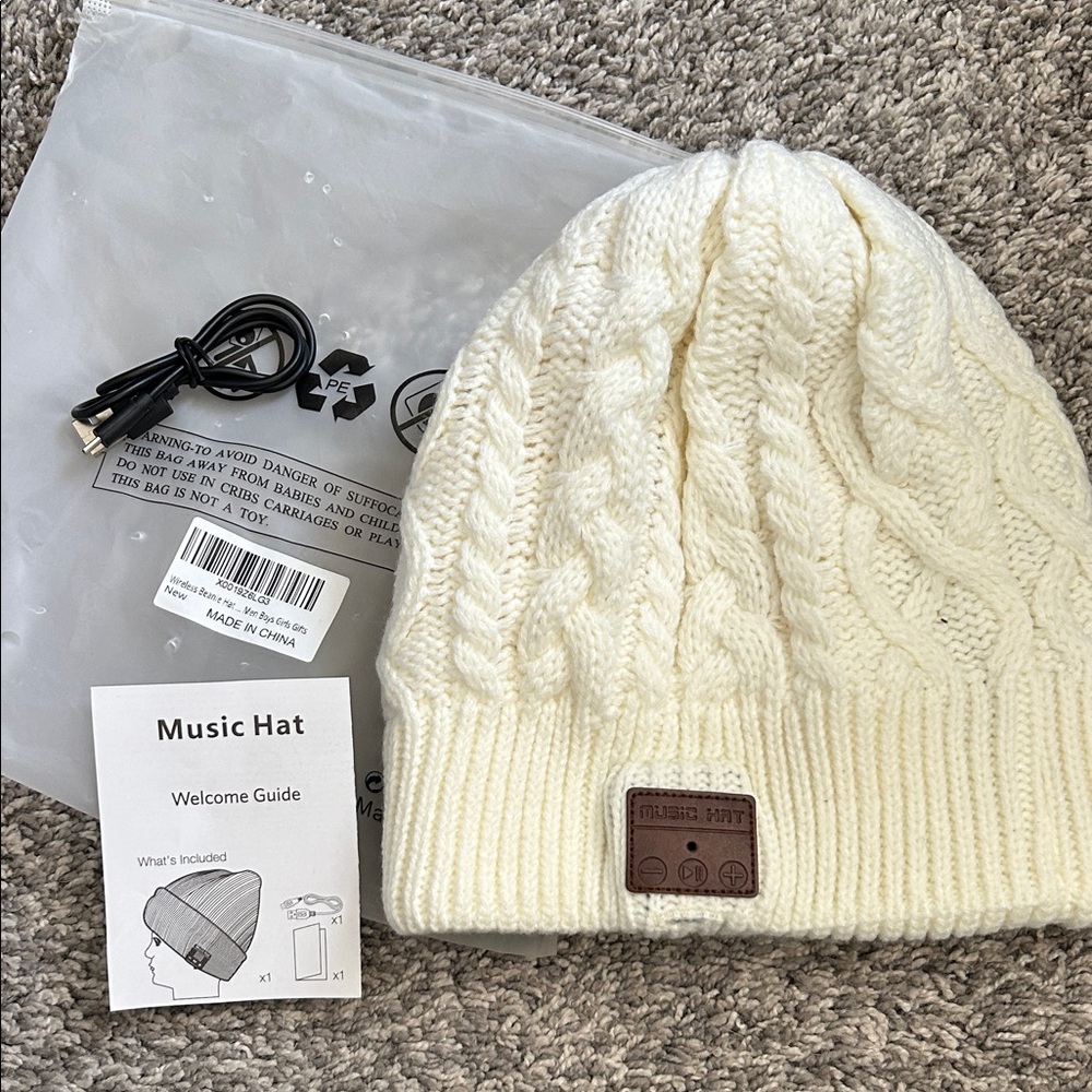 Cream Knit Music Hat with Bluetooth